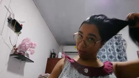 analia online show from 10/27/25, 02:59