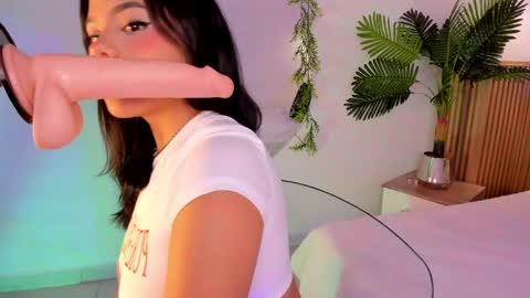 Snapshot of aly_leee chatting on 04/18/26, 06:23 aly_leee online show from 04/18/26, 06:23