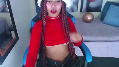 Snapshot of alya_gomez chatting on 01/05/25, 05:30 online show from 01/05/25, 05:30