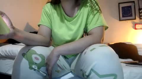Snapshot of alynfoxx chatting on 07/23/26, 01:52 Alyn Maria online show from 07/23/26, 01:52