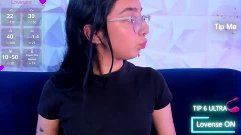 Snapshot of alys_molly chatting on 12/17/24, 02:55 sopie online show from 12/17/24, 02:55