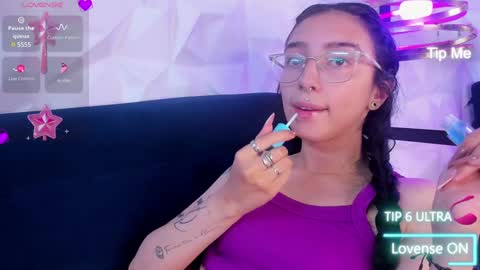 Snapshot of alys_molly chatting on 12/18/24, 02:17 sopie online show from 12/18/24, 02:17