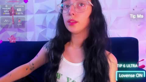 Snapshot of alys_molly chatting on 12/19/24, 11:07 sopie online show from 12/19/24, 11:07