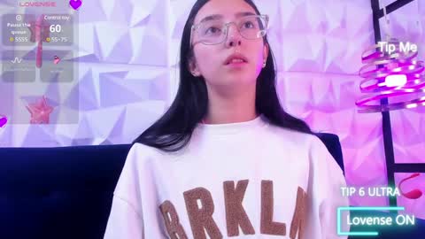 Snapshot of alys_molly chatting on 12/28/24, 11:09 sopie online show from 12/28/24, 11:09