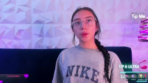 Snapshot of alys_molly chatting on 01/30/25, 11:01 sopie online show from 01/30/25, 11:01