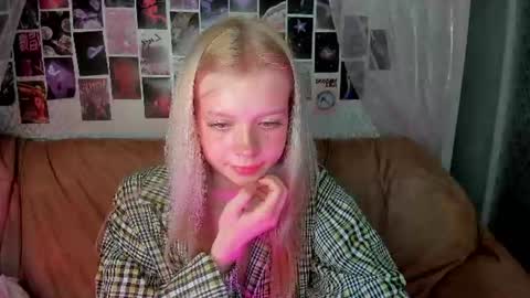 Alysa   7GMT  online show from 06/17/26, 01:56