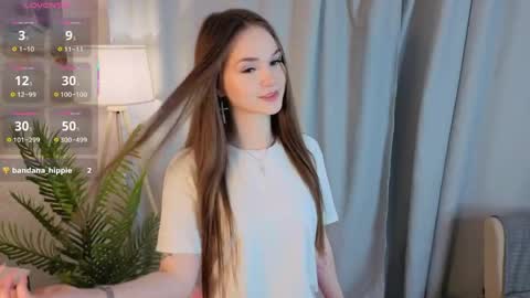Snapshot of alyshaplescia chatting on 04/22/26, 04:08 Mona online show from 04/22/26, 04:08