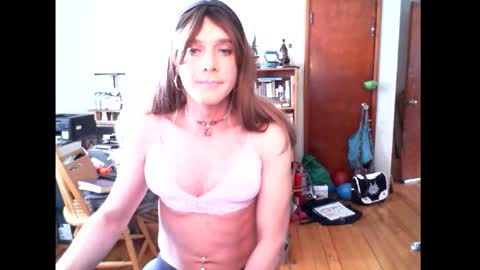 Snapshot of alyssatwo chatting on 03/09/26, 07:40 Britney online show from 03/09/26, 07:40