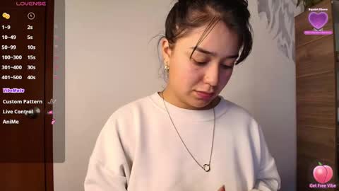 Snapshot of alyssia_wolds_1 chatting on 01/05/25, 01:03 alyssia wolds online show from 01/05/25, 01:03