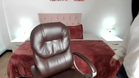 Snapshot of alyssia_wolds_1 chatting on 02/07/25, 12:17 alyssia wolds online show from 02/07/25, 12:17