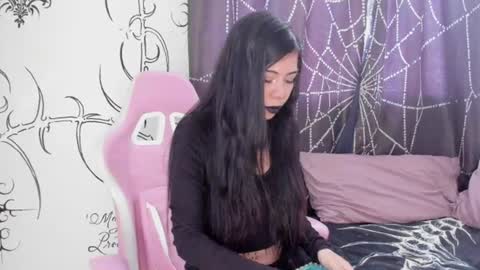 Snapshot of alyxroses chatting on 06/17/26, 04:30 online show from 06/17/26, 04:30