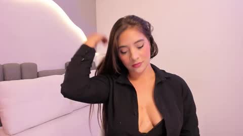 AlyxxJane ----Connected from online show from 10/16/25, 12:39