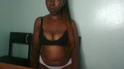 Snapshot of am_creme_delight chatting on 04/21/26, 01:29 am_creme_delight online show from 04/21/26, 01:29
