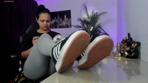 anny online show from 10/19/25, 02:12