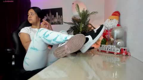 anny online show from 12/04/25, 02:21