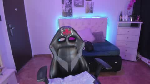 Snapshot of amaia_daniells chatting on 12/17/24, 04:45 B I A N C A online show from 12/17/24, 04:45