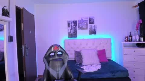 Snapshot of amaia_daniells chatting on 12/20/24, 10:16 B I A N C A online show from 12/20/24, 10:16