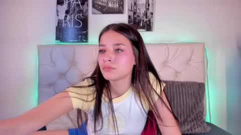 Snapshot of amaia_daniells chatting on 01/01/25, 05:43 B I A N C A online show from 01/01/25, 05:43