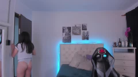 Snapshot of amaia_daniells chatting on 01/28/25, 07:22 B I A N C A online show from 01/28/25, 07:22