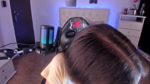 Snapshot of amaia_daniells chatting on 02/04/25, 03:44 B I A N C A online show from 02/04/25, 03:44