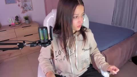 Snapshot of amaia_daniells chatting on 02/19/25, 04:23 B I A N C A online show from 02/19/25, 04:23