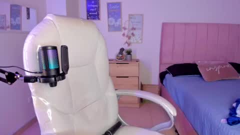 Snapshot of amaia_daniells chatting on 03/03/25, 06:26 B I A N C A online show from 03/03/25, 06:26