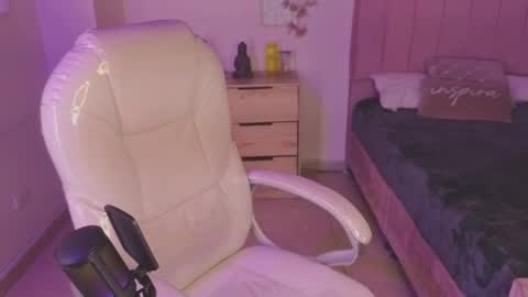 Snapshot of amaia_daniells chatting on 09/24/25, 03:32 B I A N C A online show from 09/24/25, 03:32