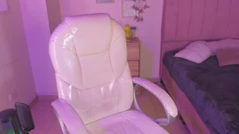 Snapshot of amaia_daniells chatting on 09/27/25, 04:06 B I A N C A online show from 09/27/25, 04:06