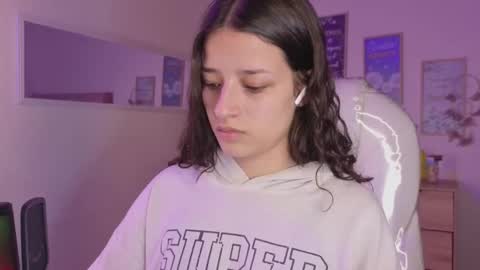 Snapshot of amaia_daniells chatting on 10/17/25, 03:53 B I A N C A online show from 10/17/25, 03:53