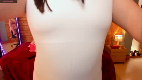 Snapshot of amaia_monet chatting on 06/17/26, 07:04 Hi Im AmaiaHelp me reach 100 likes online show from 06/17/26, 07:04