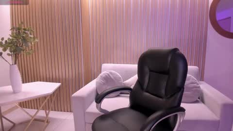 Amalia cruss online show from 09/20/25, 08:10