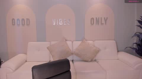 Amalia cruss online show from 11/14/25, 08:40