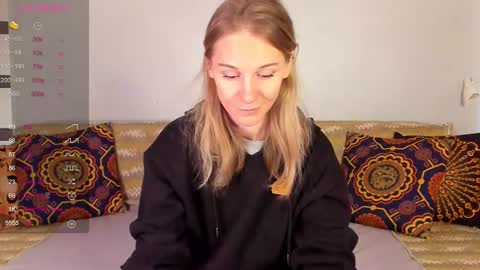 Snapshot of amalia_mio chatting on 10/22/25, 07:52 Amalia online show from 10/22/25, 07:52
