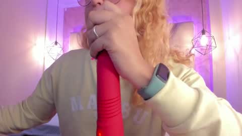 Snapshot of amalia_rosse_ chatting on 02/24/25, 05:33 Amalia Im Back See you soon this January 7 at 10 pm Colombia time online show from 02/24/25, 05:33