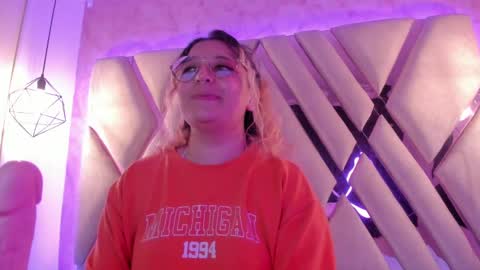 Snapshot of amalia_rosse_ chatting on 02/28/25, 06:10 Amalia Im Back See you soon this January 7 at 10 pm Colombia time online show from 02/28/25, 06:10