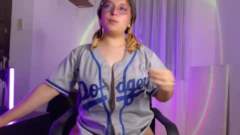 Snapshot of amalia_rosse_ chatting on 09/26/25, 11:42 Amalia Im Back See you soon this January 7 at 10 pm Colombia time online show from 09/26/25, 11:42