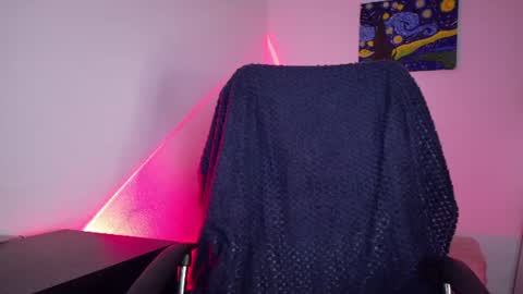 Snapshot of amalia_rosse_ chatting on 06/18/26, 11:42 Amalia Im Back See you soon this January 7 at 10 pm Colombia time online show from 06/18/26, 11:42