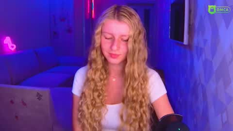 Snapshot of amaliaqueen999 chatting on 10/04/25, 03:54 Amalia online show from 10/04/25, 03:54