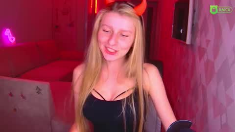 Snapshot of amaliaqueen999 chatting on 10/31/25, 03:02 Amalia online show from 10/31/25, 03:02