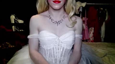 Snapshot of amaliecd chatting on 11/02/25, 06:43 Amalie online show from 11/02/25, 06:43