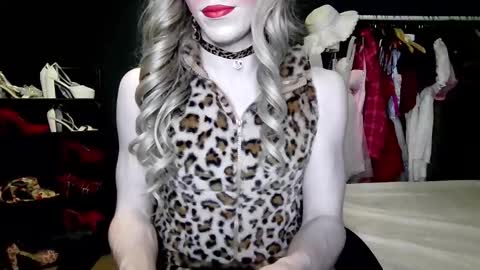 Snapshot of amaliecd chatting on 11/16/25, 04:01 Amalie online show from 11/16/25, 04:01