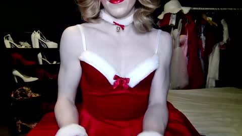 Snapshot of amaliecd chatting on 12/14/25, 06:56 Amalie online show from 12/14/25, 06:56