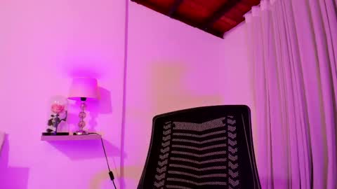 Luisa online show from 03/06/25, 01:05