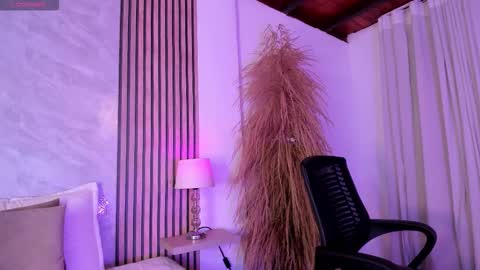 Luisa online show from 10/22/25, 02:01