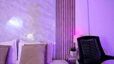 Snapshot of amanda_26 chatting on 05/31/26, 01:03 Luisa online show from 05/31/26, 01:03