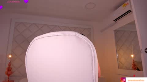 Snapshot of amanda_colin chatting on 10/19/25, 04:35 Amanda online show from 10/19/25, 04:35