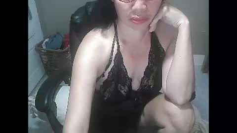 Snapshot of amanda_pinaymama chatting on 02/04/25, 11:49 amanda online show from 02/04/25, 11:49