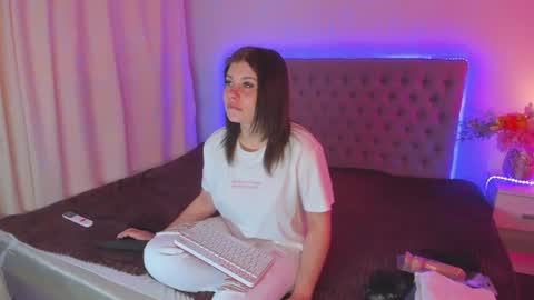 Snapshot of amandahoppe chatting on 06/16/26, 04:37 Amanda online show from 06/16/26, 04:37