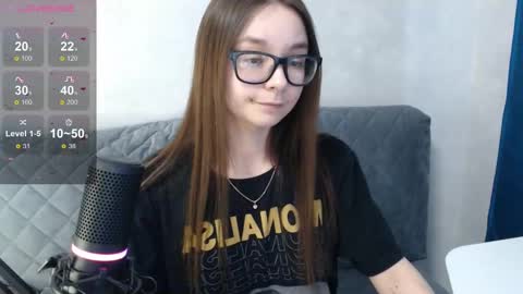 Snapshot of amaneli chatting on 02/21/25, 02:38 Mila online show from 02/21/25, 02:38