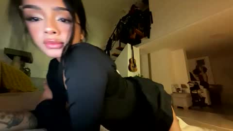 Snapshot of amapola_666 chatting on 05/30/26, 02:19 Ama online show from 05/30/26, 02:19